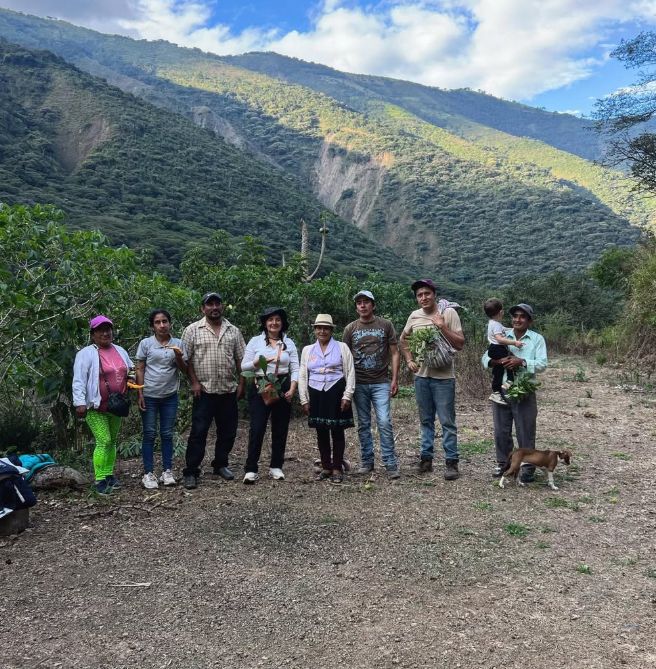 Coffee farmers in Loja community training session